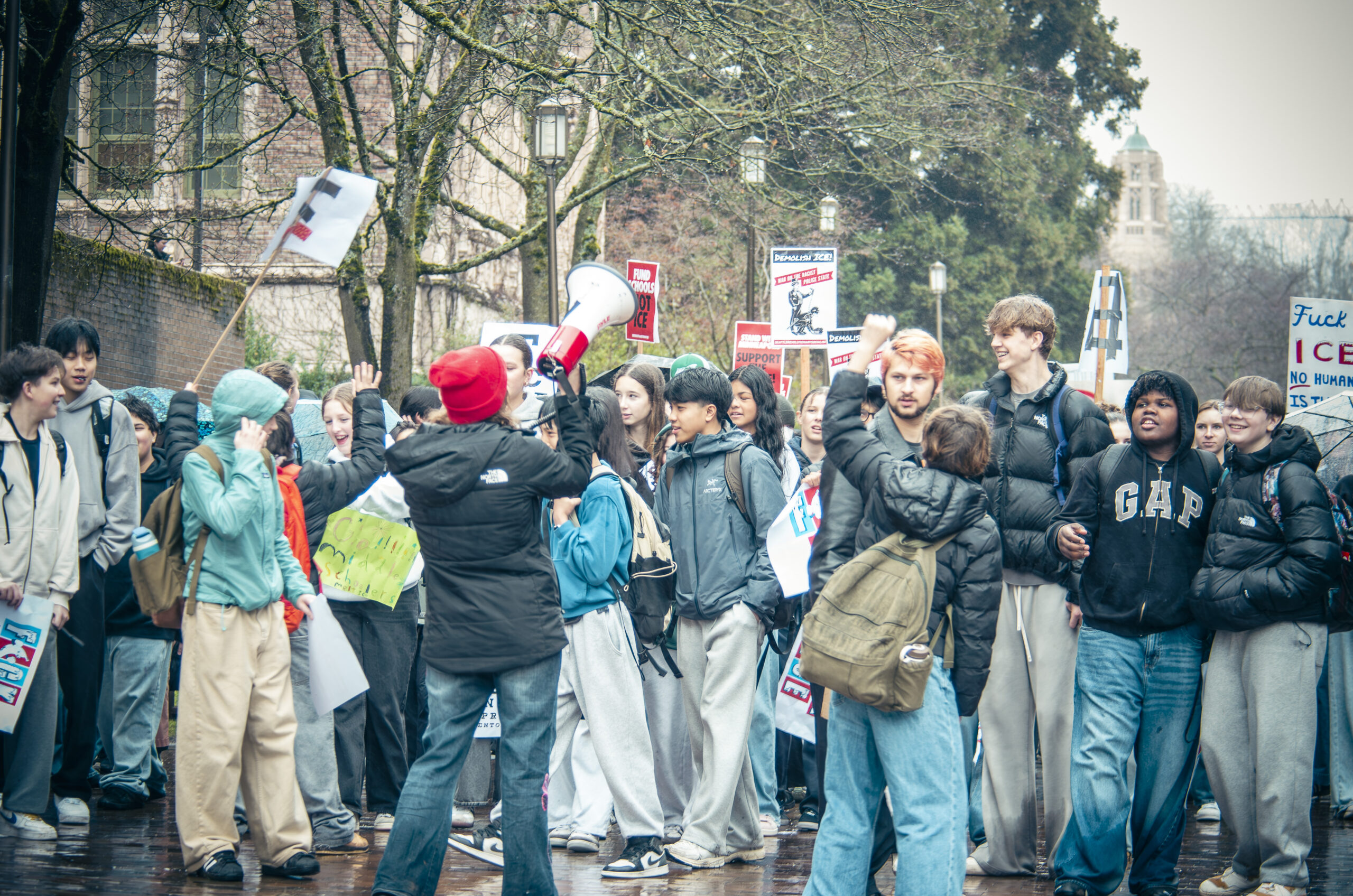 Les étudiants et les travailleurs de Seattle manifestent contre l'ICE