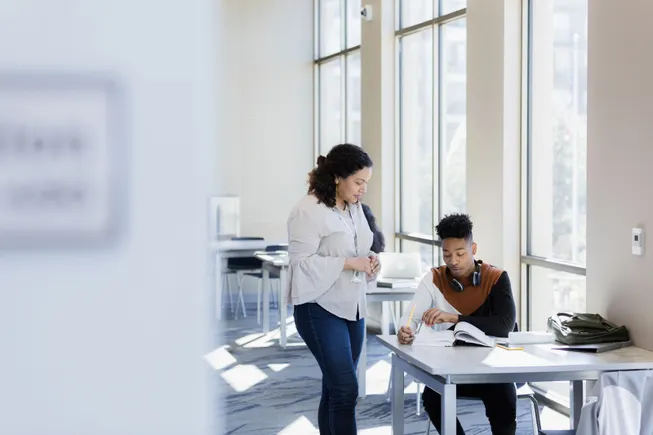 Comment les États peuvent-ils encourager les étudiants à remplir le FAFSA ?