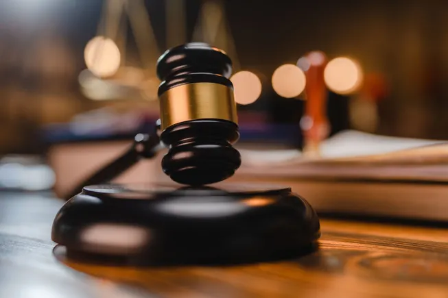 Le tribunal suspend les réglementations du ministère de l&rsquo;Éducation limitant les diplômes « professionnels »