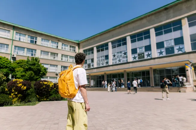 La confiance dans l&rsquo;enseignement supérieur laisse à désirer : 38 % des adultes déclarent avoir une confiance élevée