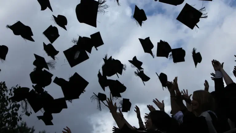 Les dirigeants affirment qu&rsquo;étudier à l&rsquo;étranger a amélioré leurs compétences, selon une enquête