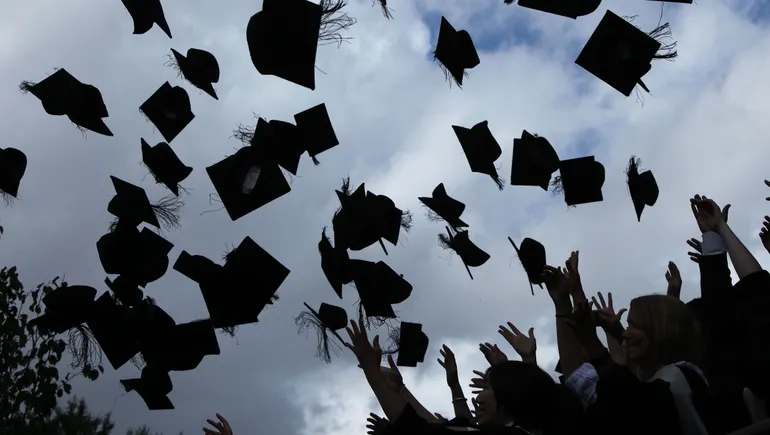 Les dirigeants affirment qu'étudier à l'étranger a amélioré leurs compétences, selon une enquête
