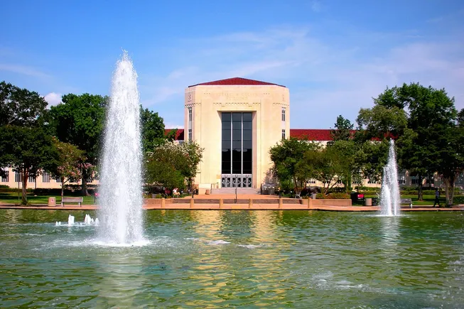 L'Université de Houston supprime 40 % des cours de son programme de base