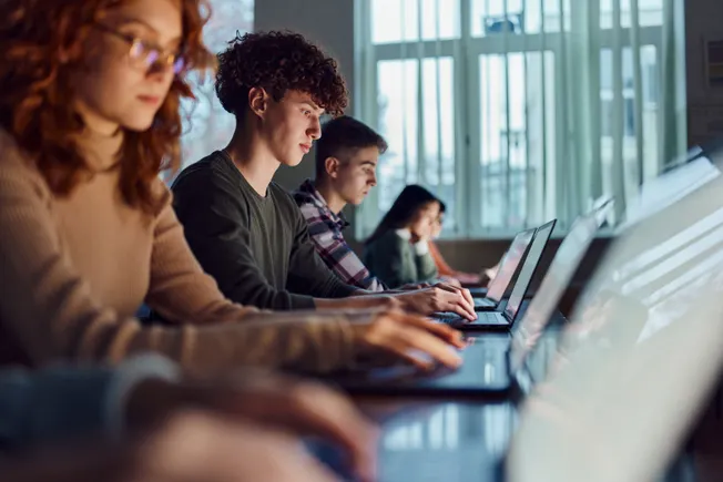Les collèges d'élite reviennent au SAT et à l'ACT. Est-ce que d'autres suivront ?