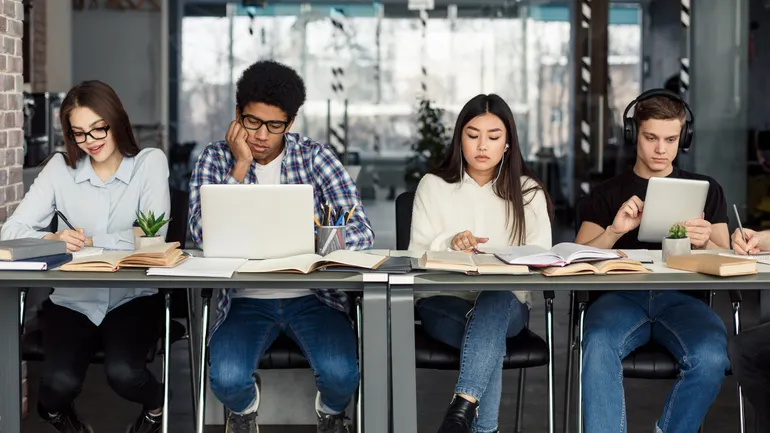 Les diplômes en sciences humaines atteignent leur plus bas niveau depuis des décennies