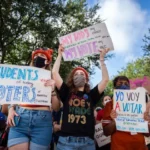 De plus en plus d&rsquo;étudiants excluent les universités pour des raisons politiques, selon un sondage