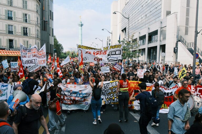 Pour une grève générale pour renverser le gouvernement Macron ! Lutte pour le socialisme international !